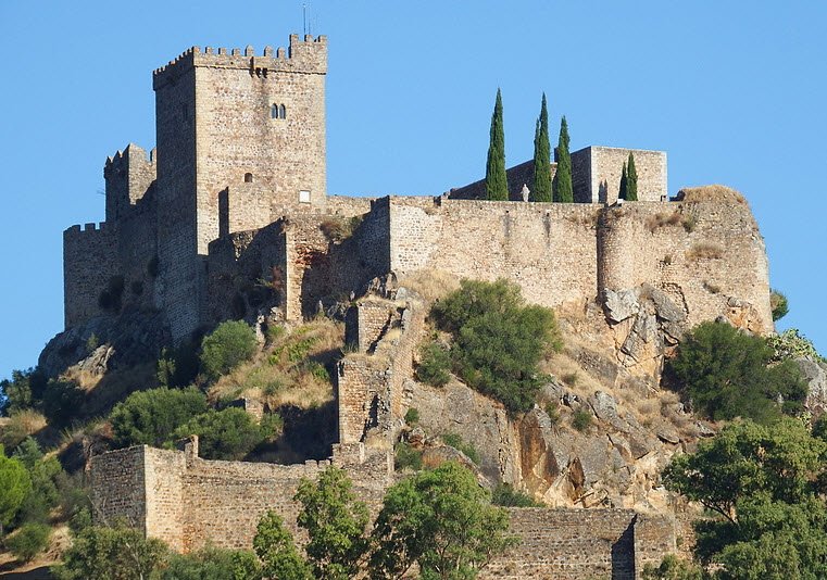 Castillo de Alburquerque, Castillo de Luna, Spain